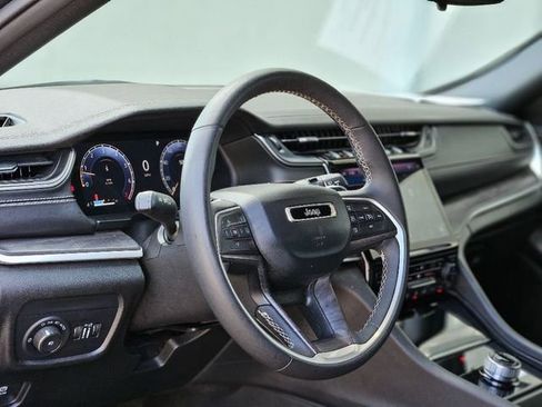 Used 2024 Jeep Grand Cherokee Limited image 12