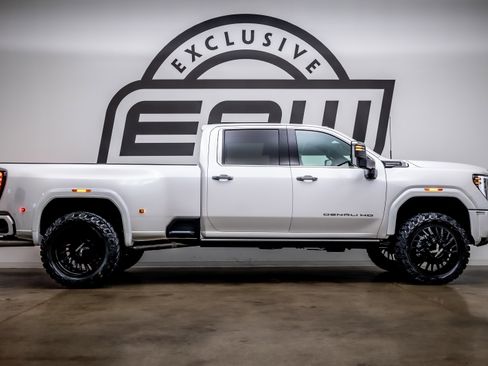 Used 2025 GMC Sierra 3500 Denali Ultimate AWD/4WD image 9