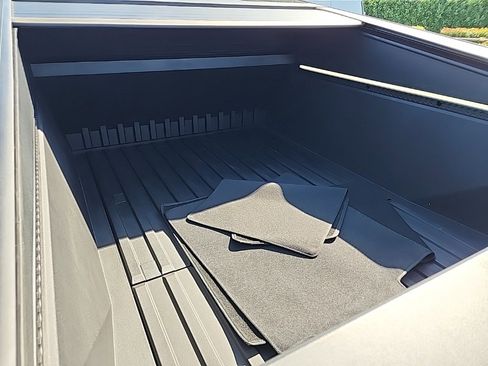 Used 2025 Tesla Cybertruck AWD Crew Cab image 20