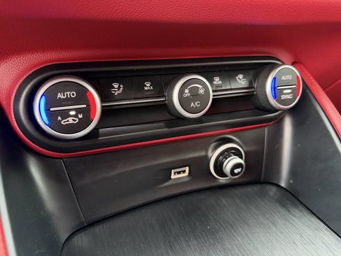 Used 2020 Alfa Romeo Stelvio w/ Nero Edizione image 25