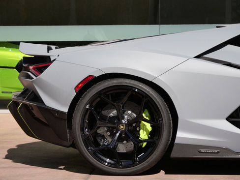 Used 2025 Lamborghini Revuelto AWD/4WD image 21