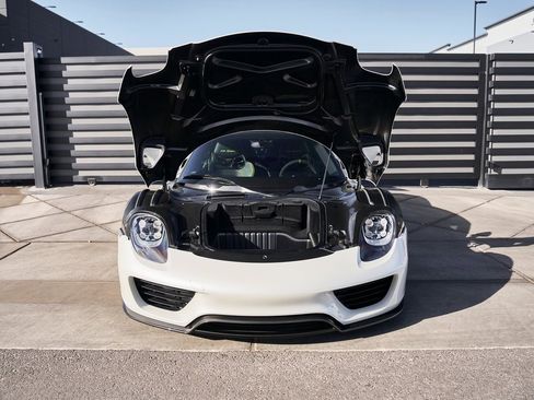 Used 2015 Porsche 918 Spyder w/Weissach Package image 27
