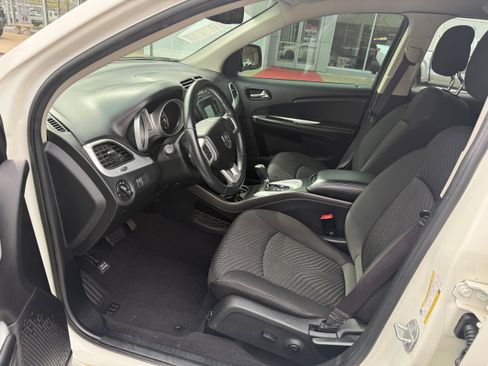 Used 2019 Dodge Journey SE w/ Premium Group image 14