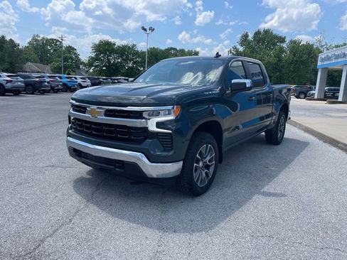 Used 2025 Chevrolet Silverado 1500 LT AWD/4WD image 4
