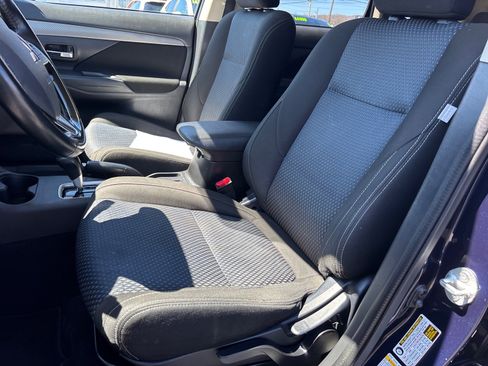 Used 2016 Mitsubishi Outlander SE image 11