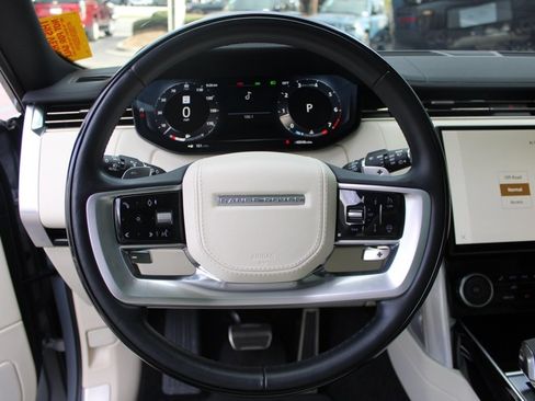 Used 2023 Land Rover Range Rover SE image 17