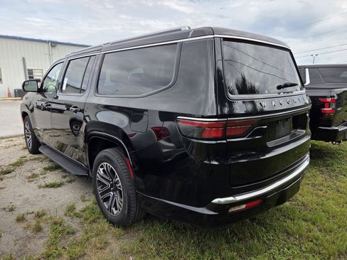 Used 2024 Jeep Wagoneer L Series II w/ Flexible Seating Group AWD/4WD image 4