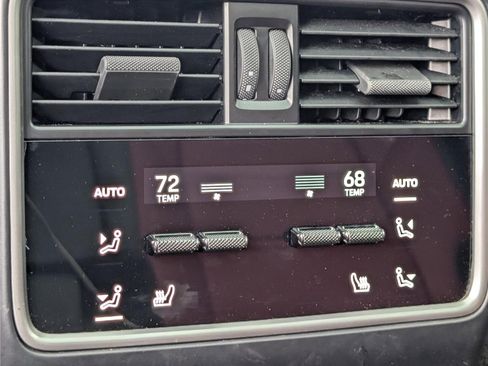 Used 2024 Porsche Cayenne Coupe image 13