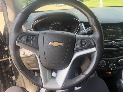 Used 2018 Chevrolet Trax LT w/ LT Convenience Package FWD image 15
