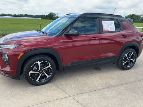 Used 2022 Chevrolet TrailBlazer RS w/ Sun and Liftgate Package FWD image 5