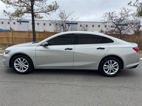 Used 2018 Chevrolet Malibu LT FWD image 6
