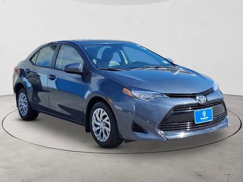 Used 2017 Toyota Corolla LE w/ Carpet Mat Package (TMS) FWD image 3
