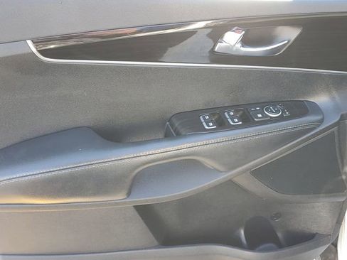 Used 2020 Kia Sorento S image 16