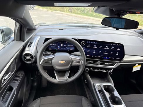 New 2026 Chevrolet Equinox EV LT image 13