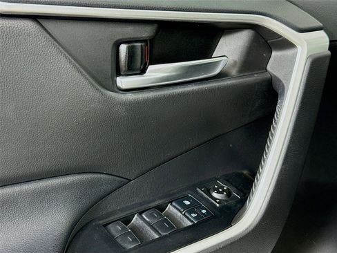 Used 2022 Toyota RAV4 XLE w/ Convenience Package image 18