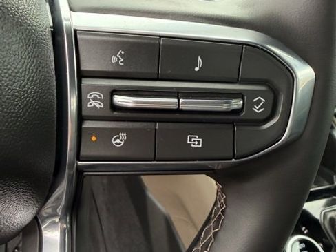 Used 2025 GMC Canyon Denali image 19