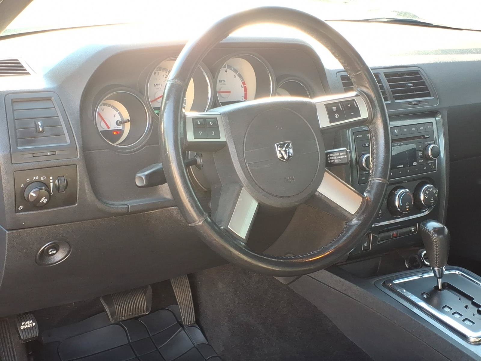 Used 2009 Dodge Challenger R/T RWD image 6