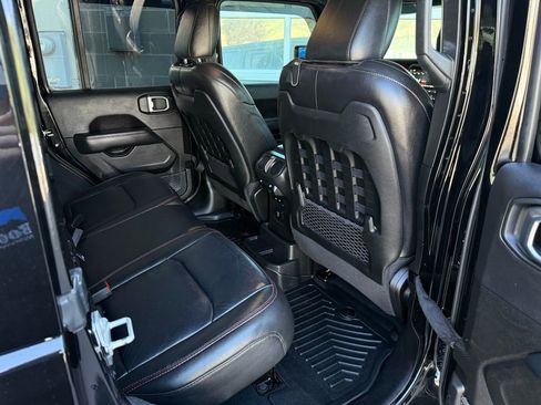 Used 2022 Jeep Wrangler Unlimited Rubicon w/ LED Lighting Group AWD/4WD image 39