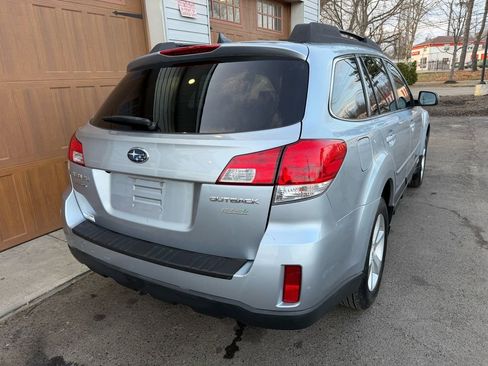 Used 2013 Subaru Outback 2.5i Limited image 3