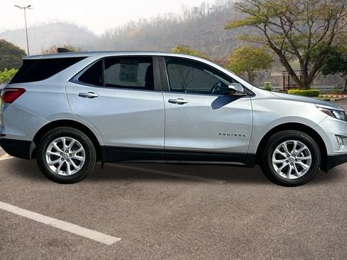 Used 2021 Chevrolet Equinox LT w/ LPO, Cargo Package AWD/4WD image 3
