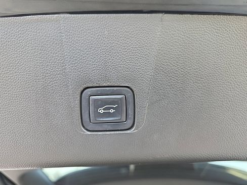 Used 2022 Chevrolet Traverse Premier w/ Redline Edition image 6