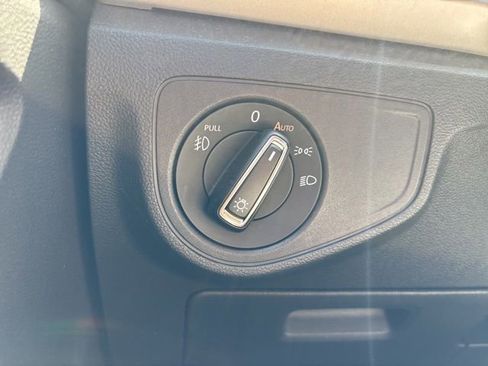 Used 2018 Volkswagen Atlas SE FWD image 17
