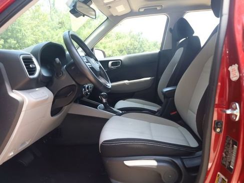 Used 2025 Hyundai Venue SEL FWD image 13