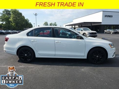 Used 2018 Volkswagen Jetta Sport FWD image 2