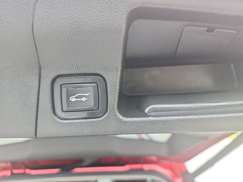 Used 2022 GMC Acadia AT4 w/ Technology Package AWD/4WD image 8