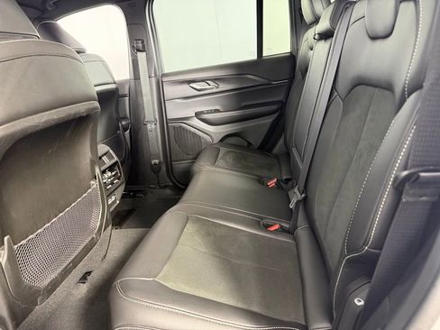 Used 2025 Jeep Grand Cherokee Altitude image 26