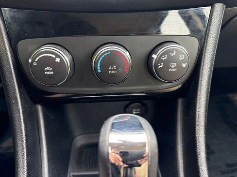 Used 2012 Chrysler 200 LX image 20