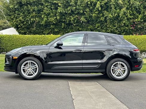 New 2026 Porsche Macan image 2
