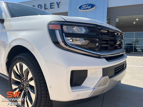 New 2025 Ford Expedition Platinum w/ Driver's Package image 10