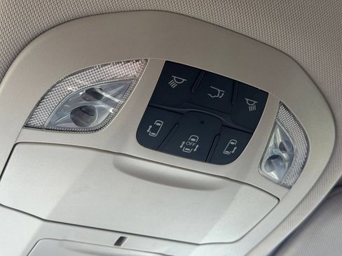 Used 2024 Chrysler Pacifica Touring-L FWD image 23