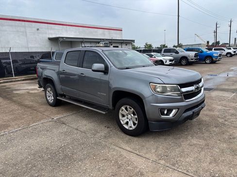 Used 2018 Chevrolet Colorado LT w/ LT Convenience Package RWD image 3
