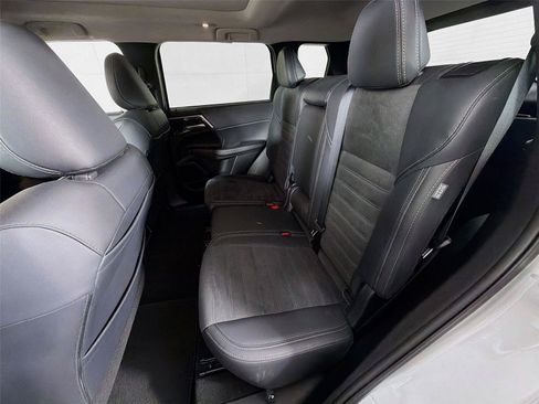 Used 2024 Mitsubishi Outlander SE AWD/4WD image 23