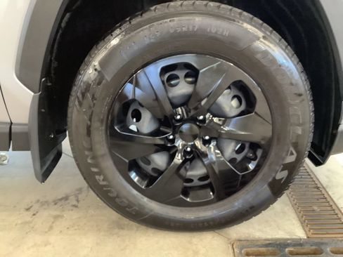 Used 2020 Toyota RAV4 LE w/ All Weather Liner Package AWD/4WD image 25