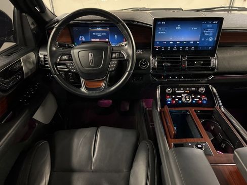 Certified 2023 Lincoln Navigator Reserve image 8