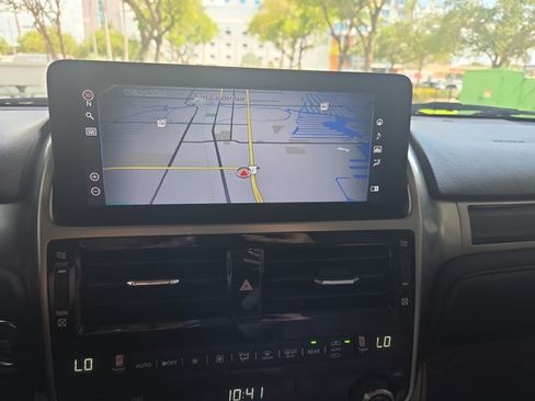 Used 2022 Lexus GX 460 Premium w/ Premium Package AWD/4WD image 11