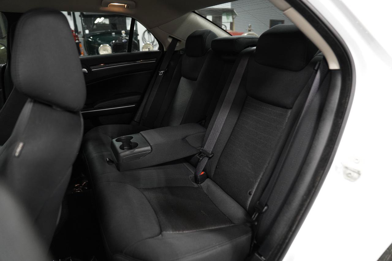 Used 2023 Chrysler 300 Touring w/ Sport Appearance Package RWD image 26