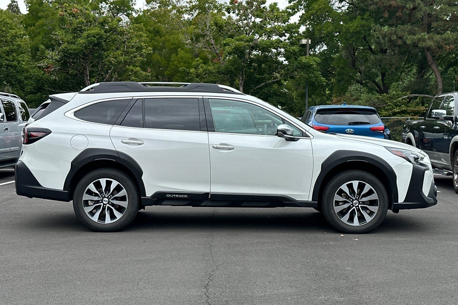 Used 2025 Subaru Outback Touring XT AWD/4WD image 3