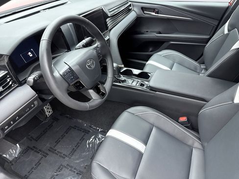 Used 2025 Toyota Camry SE w/ Convenience Package FWD image 10