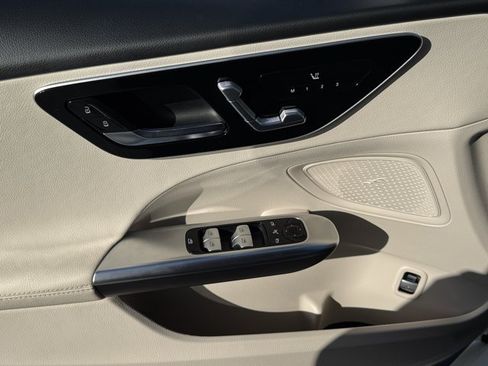 Used 2025 Mercedes-Benz C 300 Sedan image 19