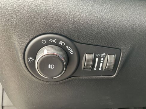 Used 2022 Jeep Compass Latitude image 16