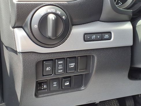 Used 2019 Nissan Titan PRO-4X w/ Pro-4x Convenience Package AWD/4WD image 16