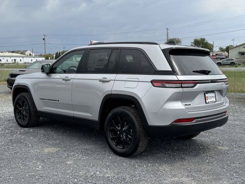 New 2026 Jeep Grand Cherokee Altitude AWD/4WD image 22