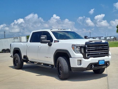 Used 2020 GMC Sierra 2500 AT4 w/ AT4 Premium Package image 3