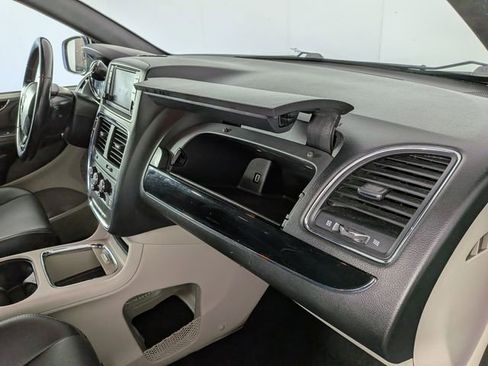 Used 2020 Dodge Grand Caravan SXT FWD image 29