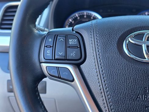 Used 2019 Toyota Highlander XLE AWD/4WD image 20