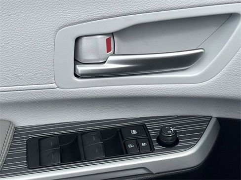 Used 2025 Toyota Sienna XLE image 14